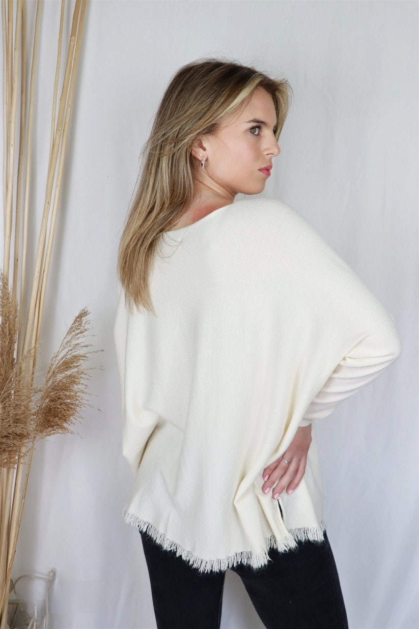 Made in Italy V-neck Long Sleeve Knit Jumper with Tassel Hemline - Sleek Styles